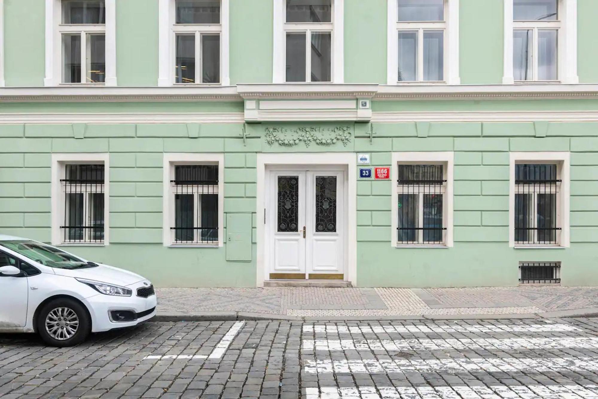 Emerald Apartments Boutique Residence Прага Экстерьер фото