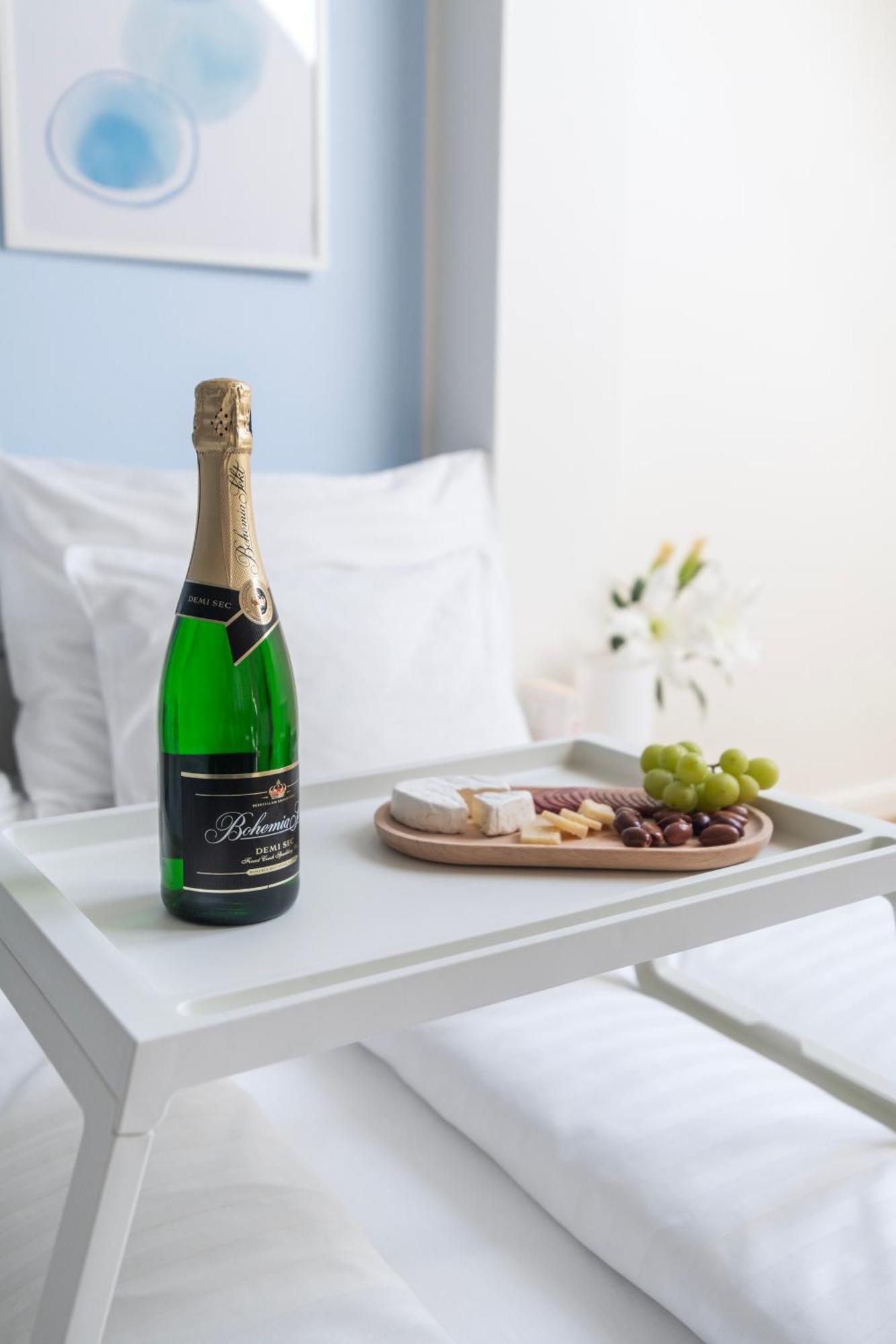 Emerald Apartments Boutique Residence Прага Экстерьер фото